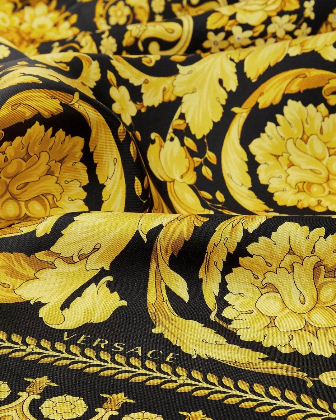 Barocco Large Silk Foulard*Versace Fashion