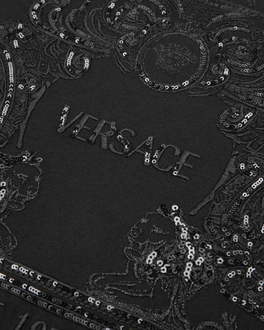 Embellished Cartouche T-Shirt*Versace Fashion