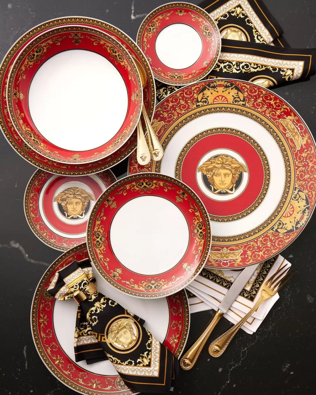 Medusa Red Charger Plate 33 Cm*Versace Online