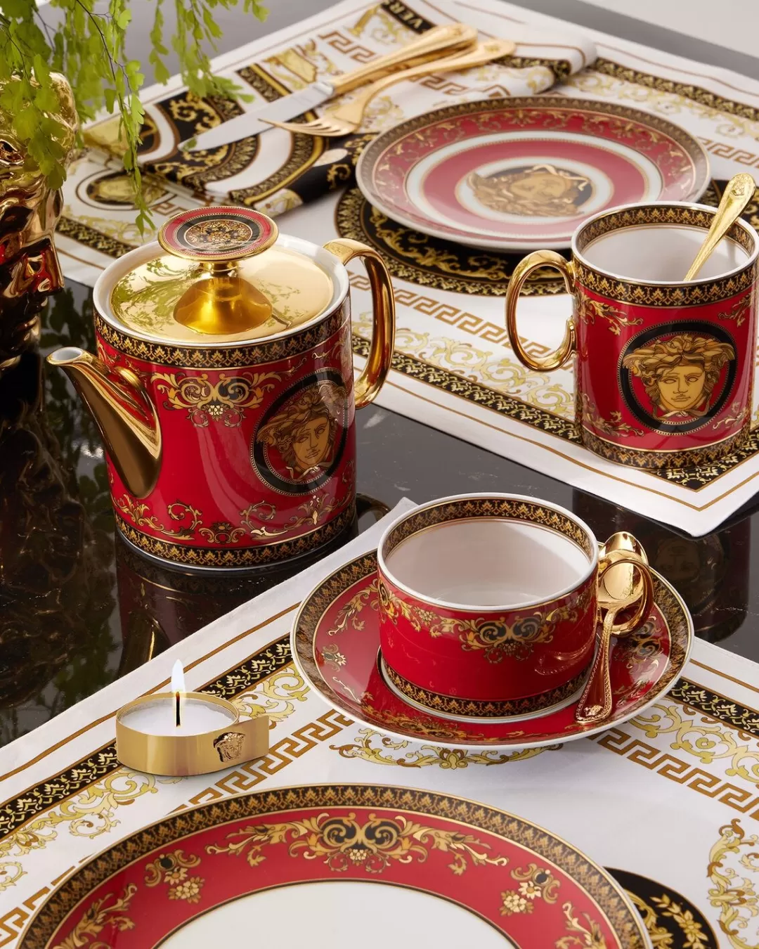 Medusa Red Mug*Versace Shop