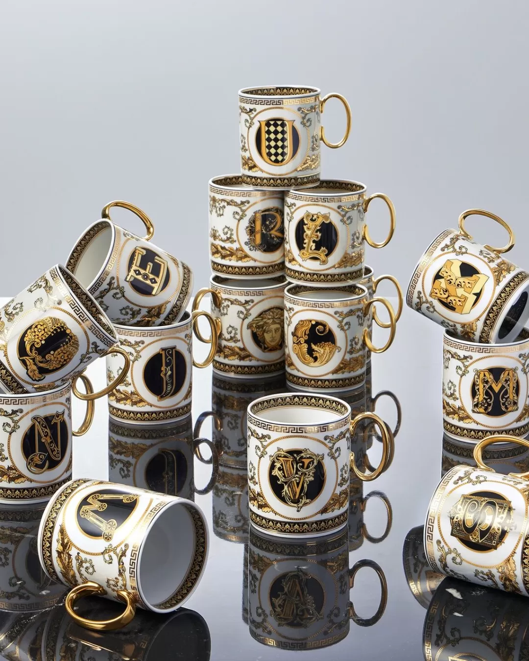 Virtus Alphabet G Mug*Versace Hot