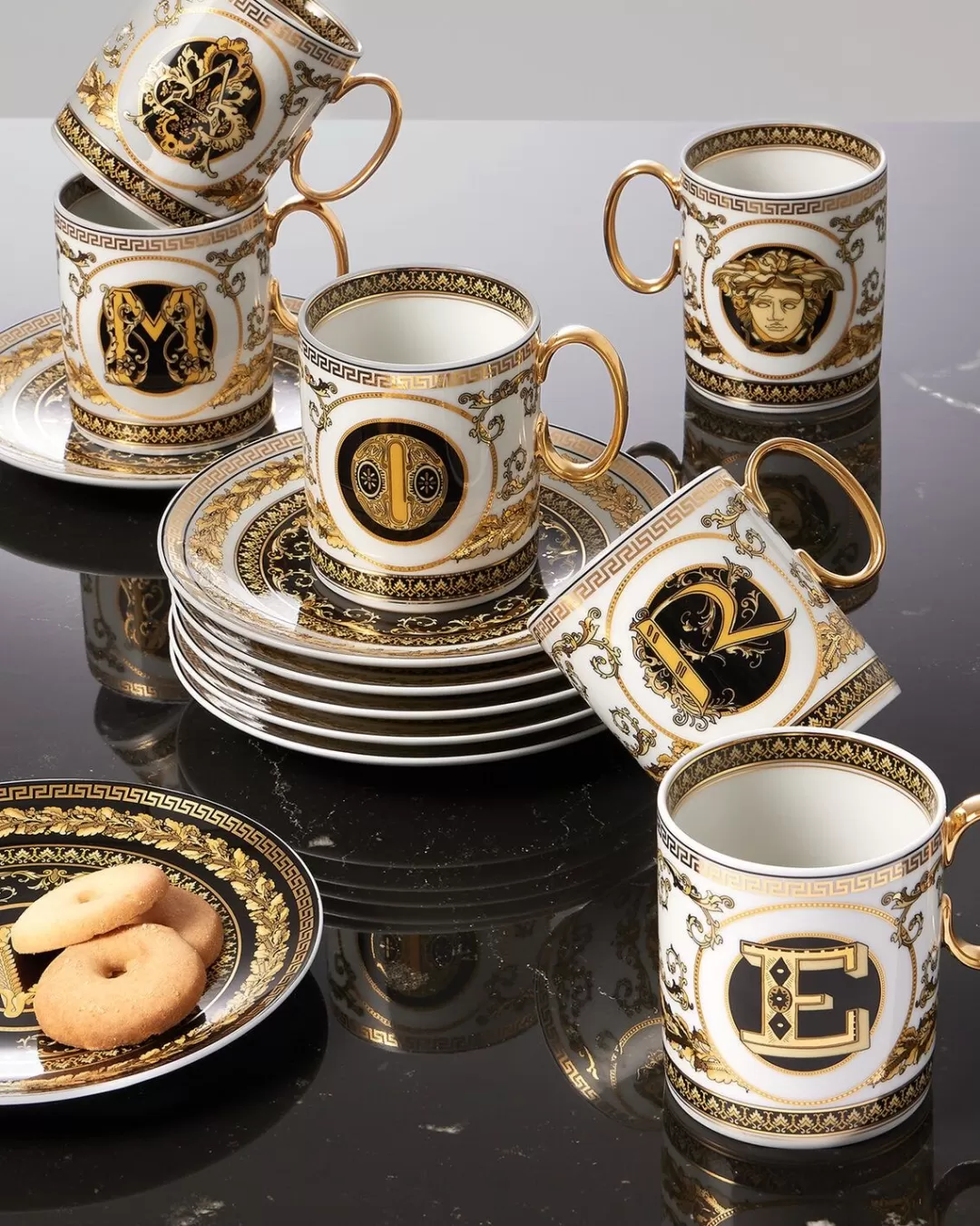 Virtus Alphabet O Mug*Versace Shop