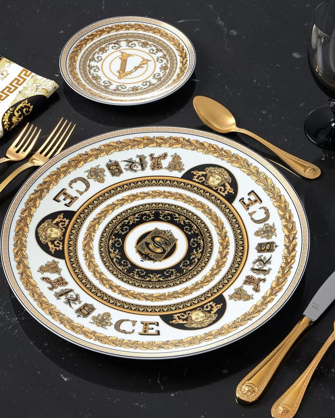 Virtus Alphabet S Charger Plate 33 Cm*Versace Sale