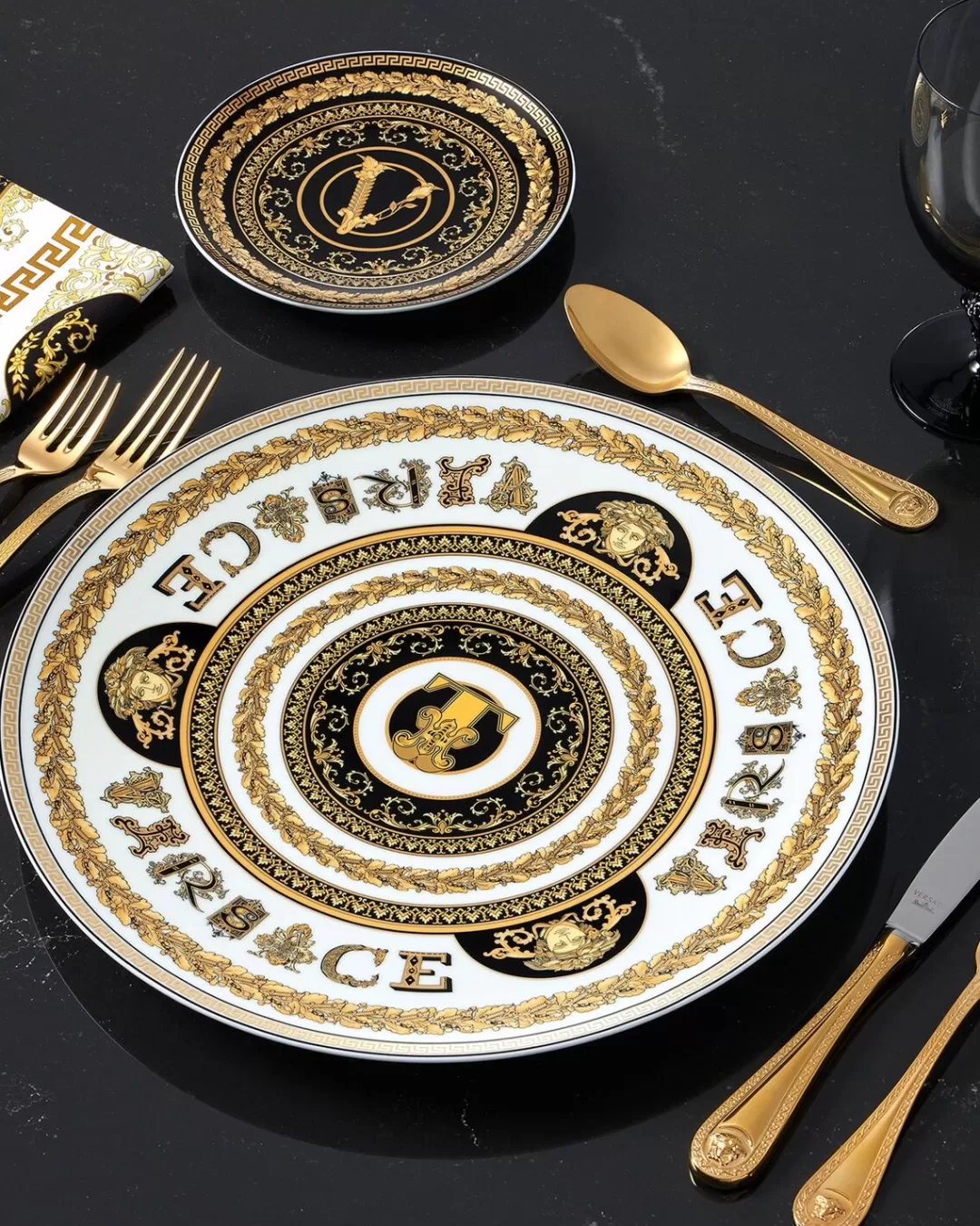 Virtus Alphabet T Charger Plate 33 Cm*Versace Sale