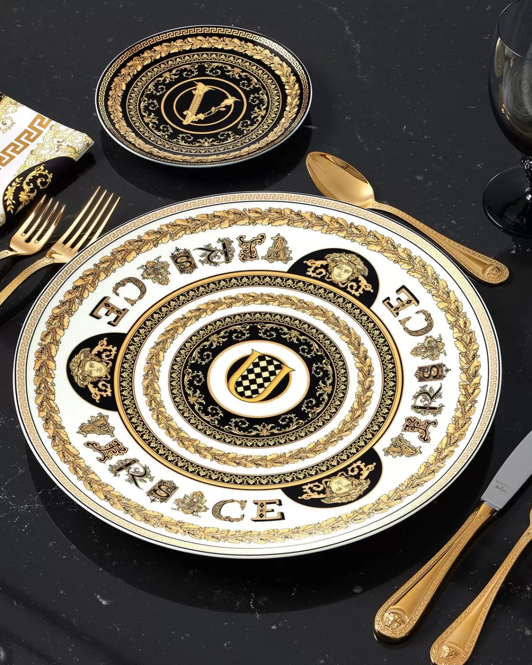 Virtus Alphabet U Charger Plate 33 Cm*Versace Discount